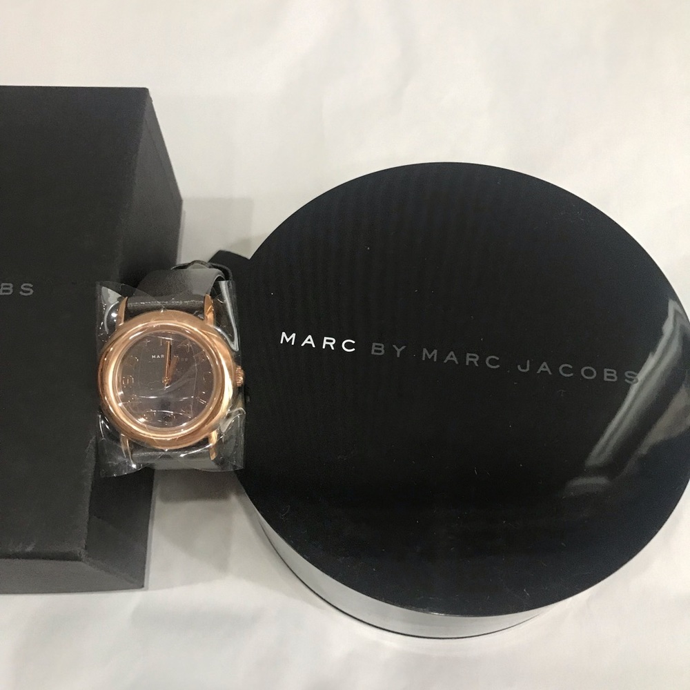 Marc Jacobs Watch - Picture 3 of 5